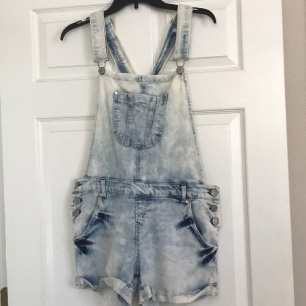 Overall shorts .